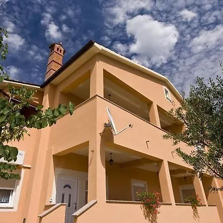 In Pula- Kroatien Mit Hohen Gaestebewertungen By Interhome *