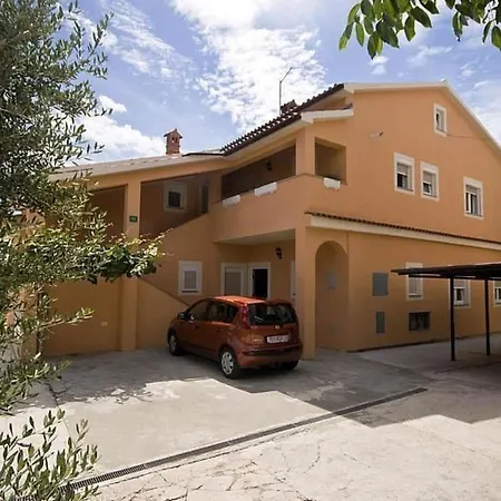 In Pula- Kroatien Mit Hohen Gaestebewertungen By Interhome