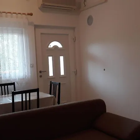 Apartment In Pula- Kroatien Mit Hohen Gaestebewertungen By Interhome