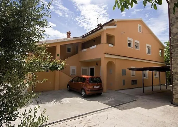 In Pula- Kroatien Mit Hohen Gaestebewertungen By Interhome