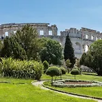 In Pula- Kroatien Mit Hohen Gaestebewertungen By Interhome