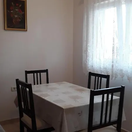 In Pula- Kroatien Mit Hohen Gaestebewertungen By Interhome Appartamento