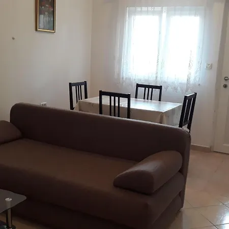 Appartamento In Pula- Kroatien Mit Hohen Gaestebewertungen By Interhome