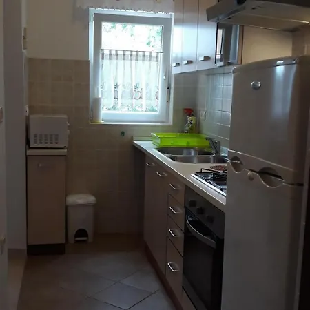 In Pula- Kroatien Mit Hohen Gaestebewertungen By Interhome Lägenhet Pula