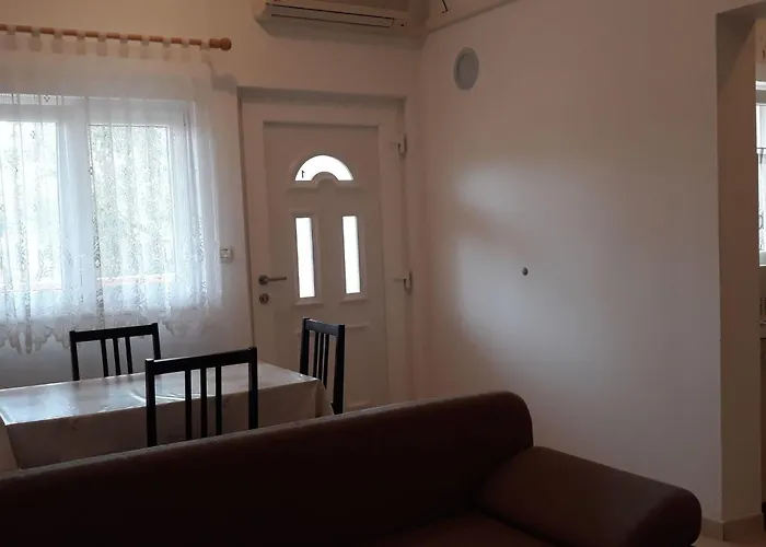 Lägenhet In Pula- Kroatien Mit Hohen Gaestebewertungen By Interhome