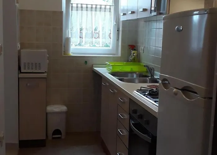 In Pula- Kroatien Mit Hohen Gaestebewertungen By Interhome Lägenhet Pula