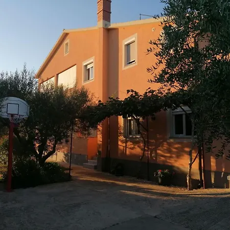 In Pula- Kroatien Mit Hohen Gaestebewertungen By Interhome Apartament Pula