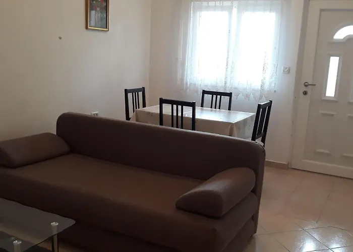Apartament In Pula- Kroatien Mit Hohen Gaestebewertungen By Interhome